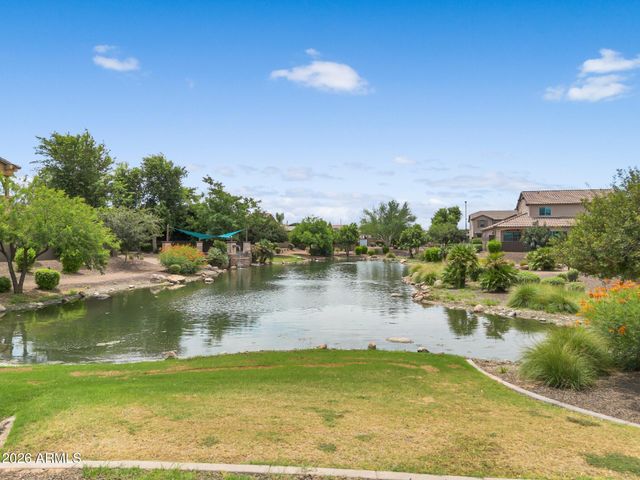 992 E PARKVIEW Drive, Gilbert, AZ 85295