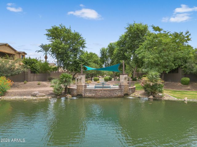 992 E PARKVIEW Drive, Gilbert, AZ 85295