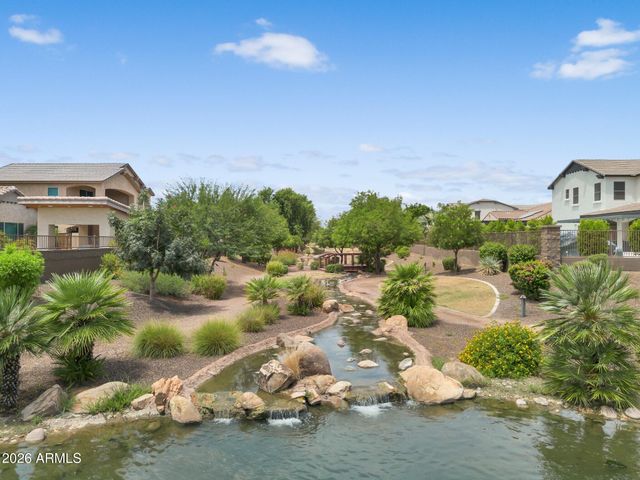 992 E PARKVIEW Drive, Gilbert, AZ 85295