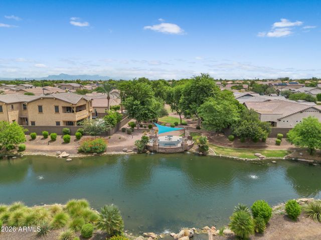 992 E PARKVIEW Drive, Gilbert, AZ 85295