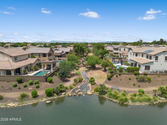 992 E PARKVIEW Drive, Gilbert, AZ 85295