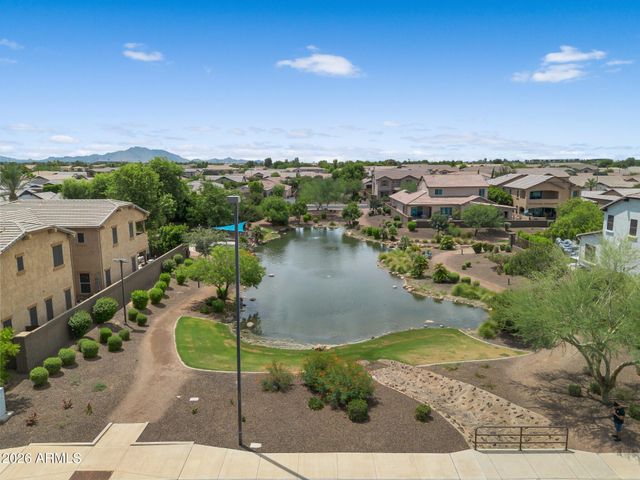 992 E PARKVIEW Drive, Gilbert, AZ 85295