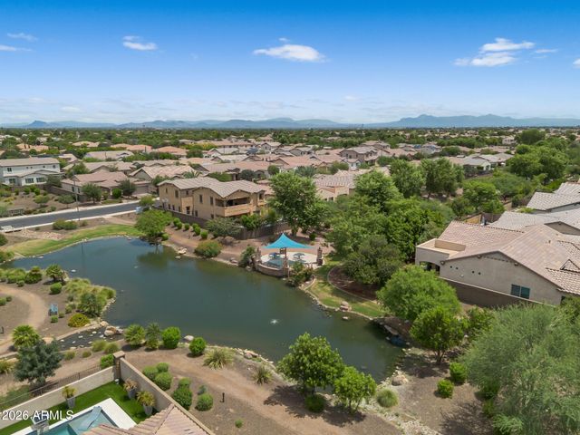 992 E PARKVIEW Drive, Gilbert, AZ 85295