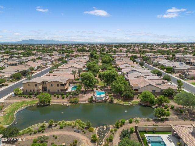992 E PARKVIEW Drive, Gilbert, AZ 85295