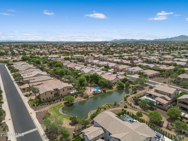 992 E PARKVIEW Drive, Gilbert, AZ 85295
