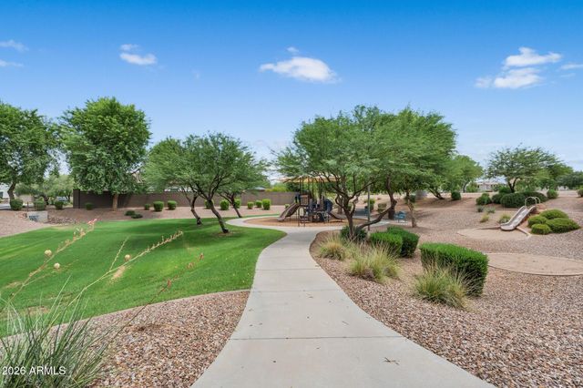992 E PARKVIEW Drive, Gilbert, AZ 85295