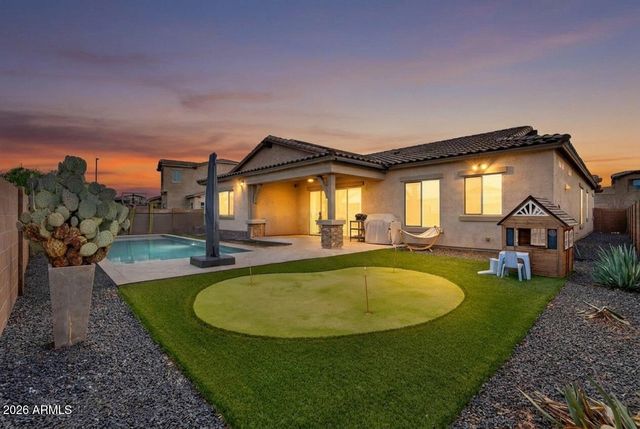 992 E PARKVIEW Drive, Gilbert, AZ 85295