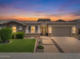 992 E PARKVIEW Drive, Gilbert, AZ 85295
