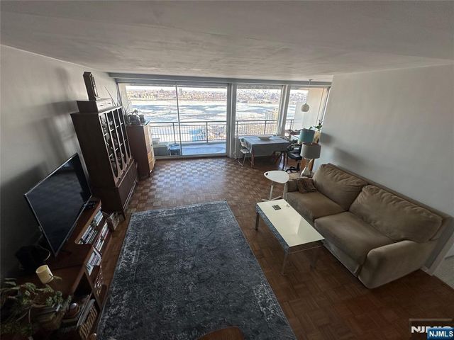 1 Horizon Road 1025, Fort Lee, NJ 07024