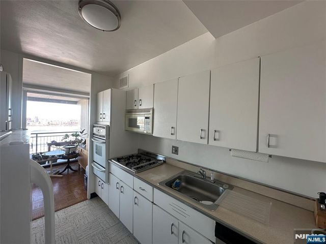 1 Horizon Road 1025, Fort Lee, NJ 07024