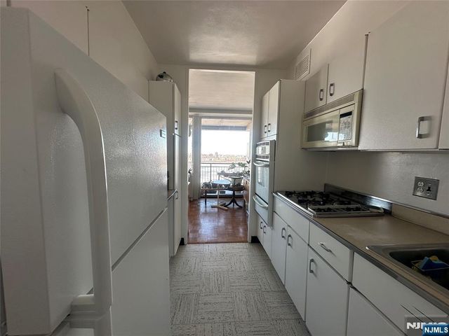 1 Horizon Road 1025, Fort Lee, NJ 07024