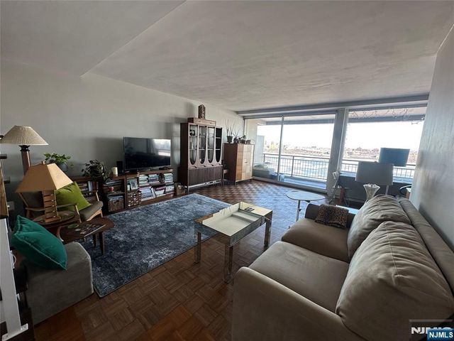 1 Horizon Road 1025, Fort Lee, NJ 07024