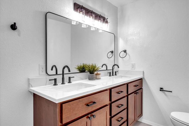 636 E Lea Terrace, Mustang, OK 73064