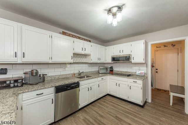 15 Christy Ln Left, Sparta Twp., NJ 07871
