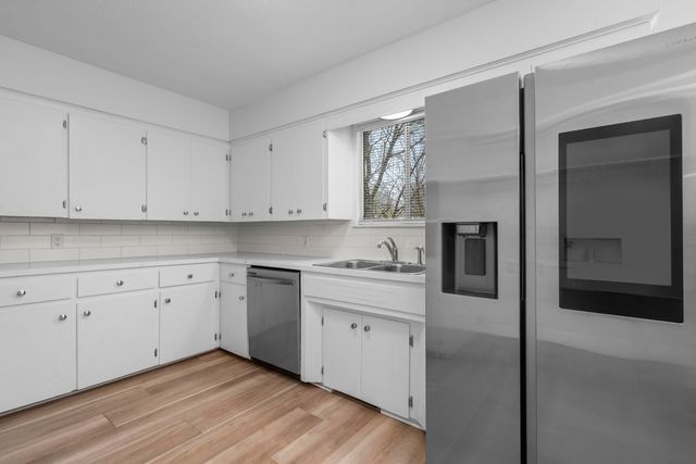 1305 S Prince Lane, Springfield, MO 65804