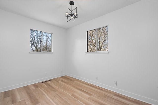 1305 S Prince Lane, Springfield, MO 65804