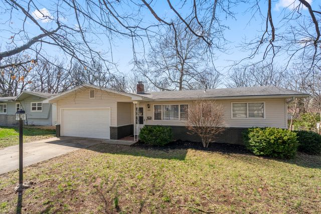 1305 S Prince Lane, Springfield, MO 65804