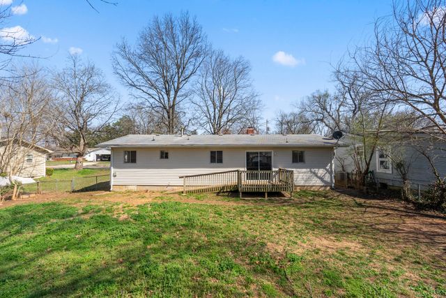 1305 S Prince Lane, Springfield, MO 65804