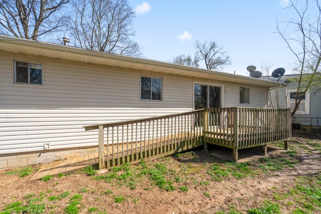 1305 S Prince Lane, Springfield, MO 65804