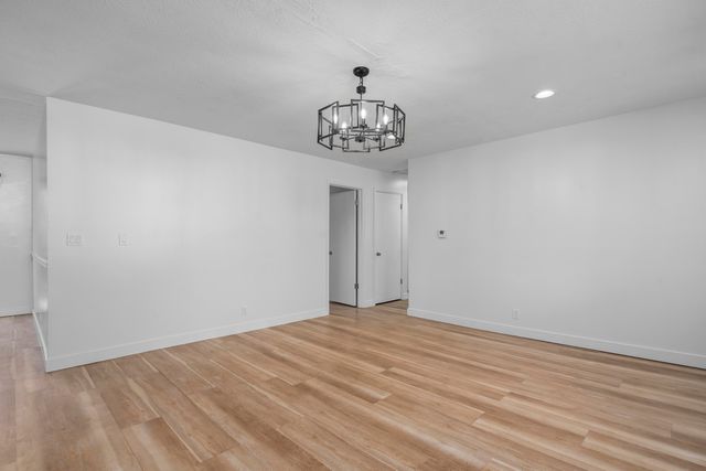 1305 S Prince Lane, Springfield, MO 65804