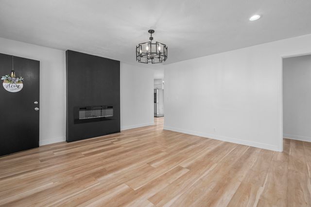 1305 S Prince Lane, Springfield, MO 65804