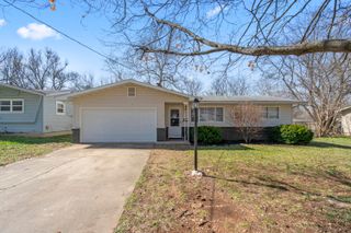 1305 S Prince Lane, Springfield, MO 65804