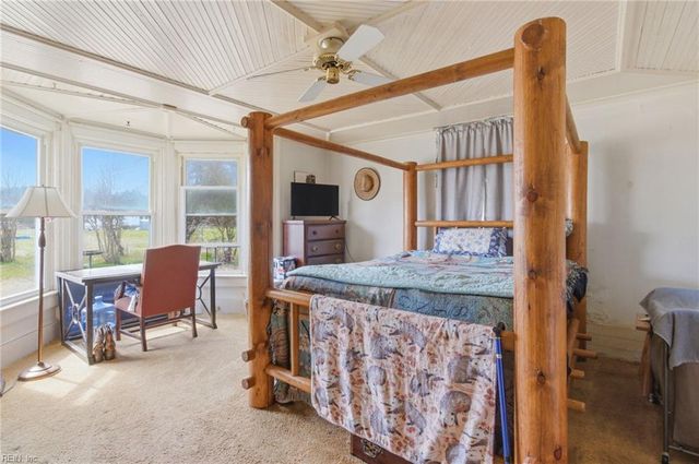 33247 Boothe RD, Ivor, VA 23866