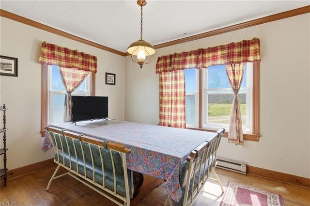 33247 Boothe RD, Ivor, VA 23866