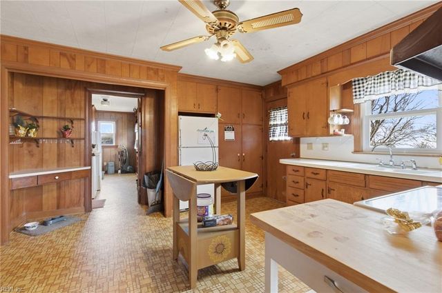 33247 Boothe RD, Ivor, VA 23866