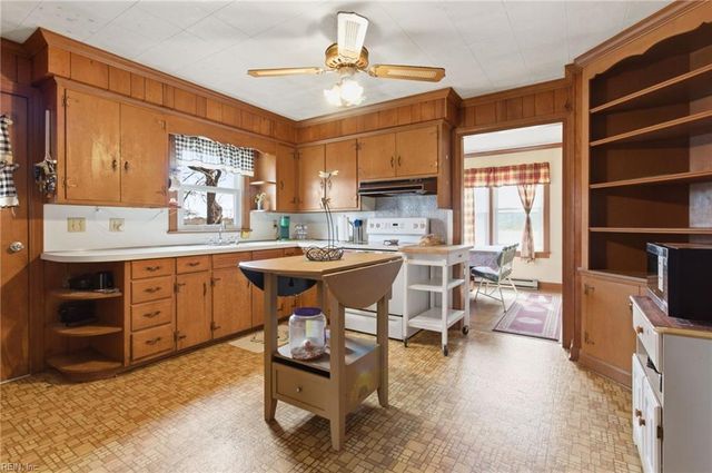 33247 Boothe RD, Ivor, VA 23866