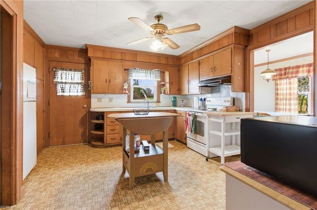 33247 Boothe RD, Ivor, VA 23866