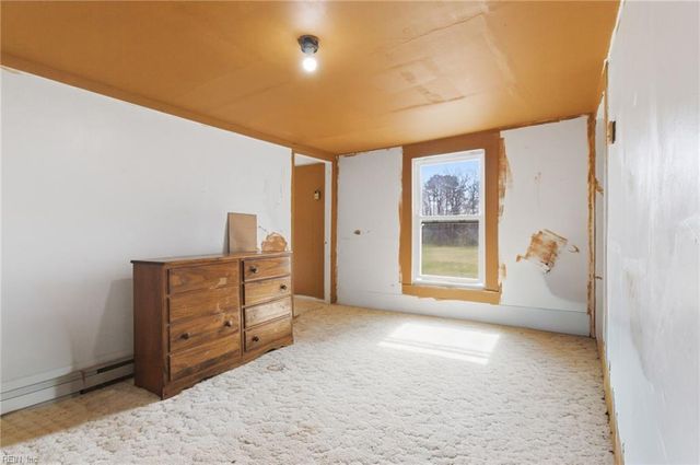 33247 Boothe RD, Ivor, VA 23866