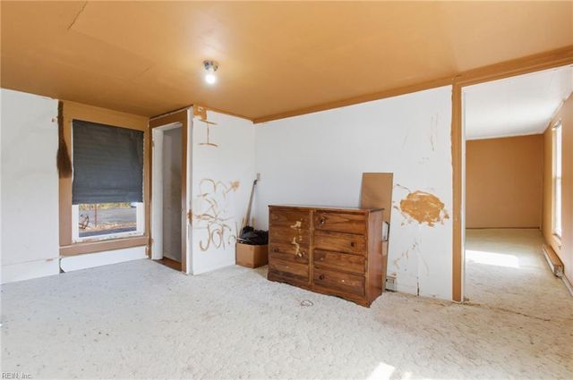 33247 Boothe RD, Ivor, VA 23866