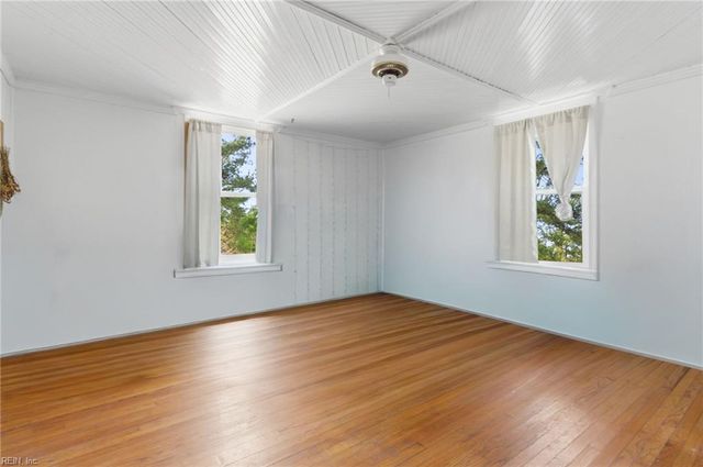 33247 Boothe RD, Ivor, VA 23866