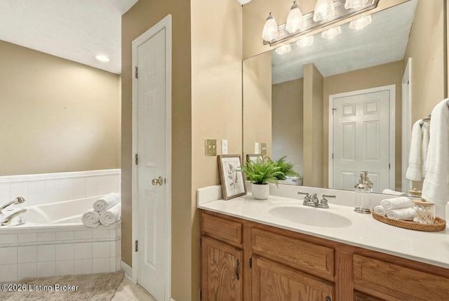 436 Babe Dr, Fairdale, KY 40118