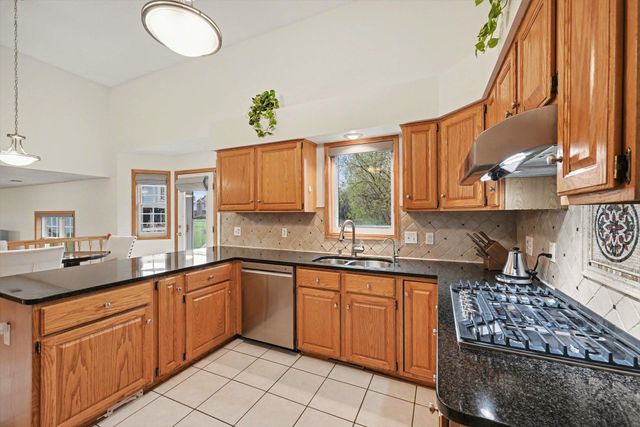 3961 Stonebridge Drive N, Eagan, MN 55123