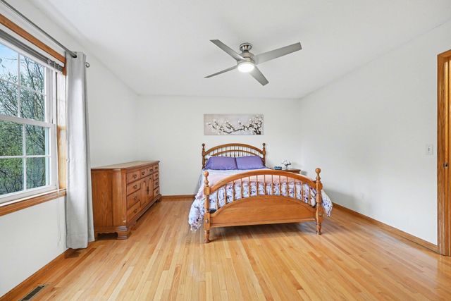 3961 Stonebridge Drive N, Eagan, MN 55123