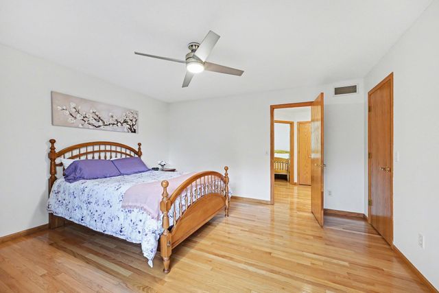 3961 Stonebridge Drive N, Eagan, MN 55123