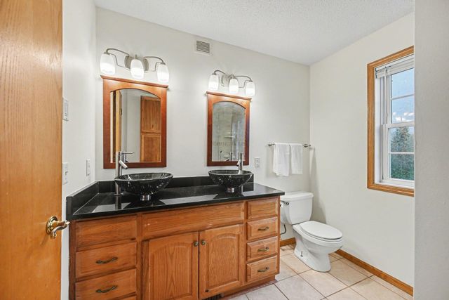 3961 Stonebridge Drive N, Eagan, MN 55123