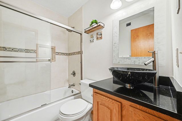 3961 Stonebridge Drive N, Eagan, MN 55123