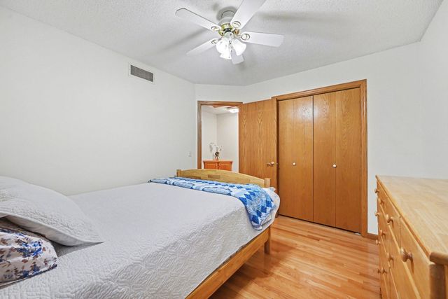 3961 Stonebridge Drive N, Eagan, MN 55123