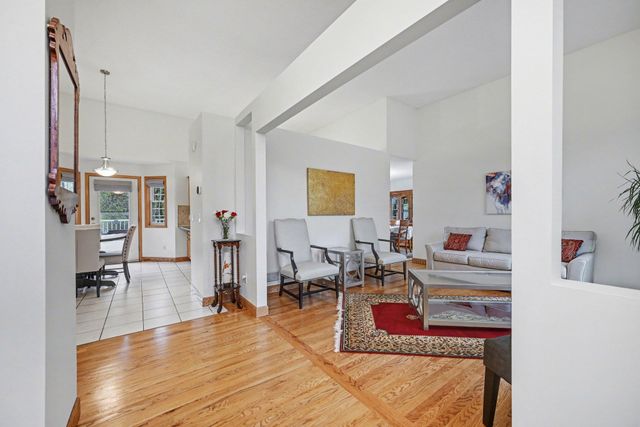 3961 Stonebridge Drive N, Eagan, MN 55123