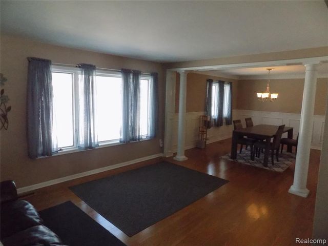 27397 E Skye Drive, Farmington, MI 48334