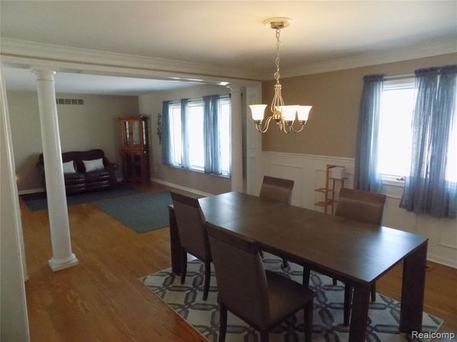 27397 E Skye Drive, Farmington, MI 48334