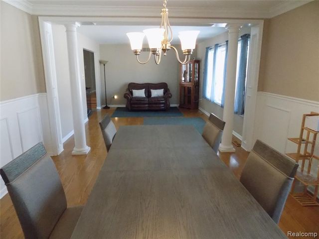 27397 E Skye Drive, Farmington, MI 48334