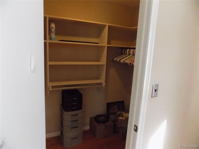 27397 E Skye Drive, Farmington, MI 48334