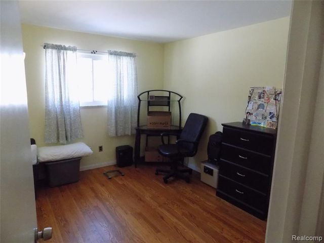 27397 E Skye Drive, Farmington, MI 48334