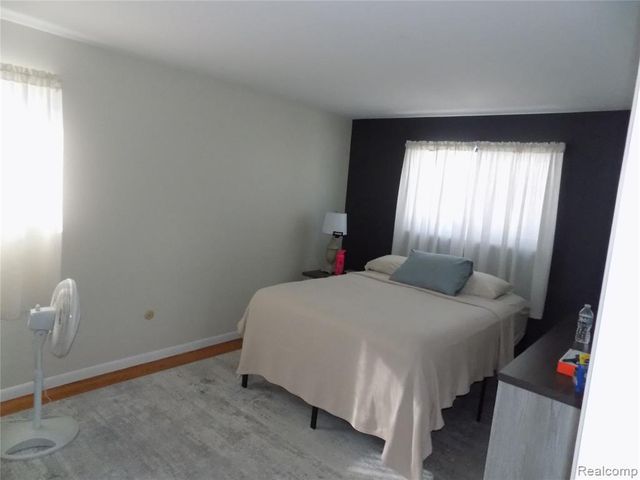 27397 E Skye Drive, Farmington, MI 48334