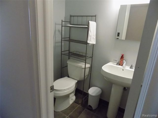 27397 E Skye Drive, Farmington, MI 48334