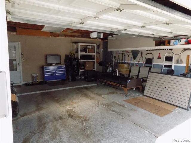 27397 E Skye Drive, Farmington, MI 48334